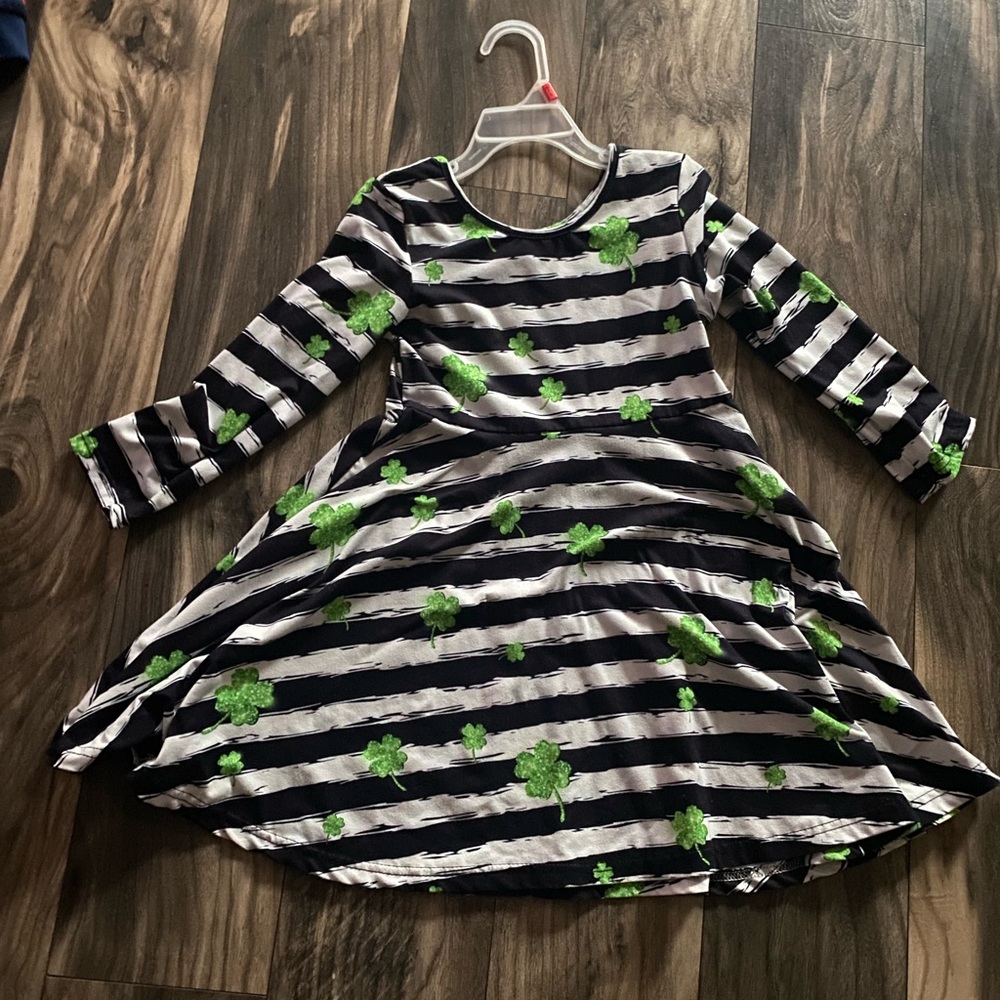 Girls XL dress with shamrocks
